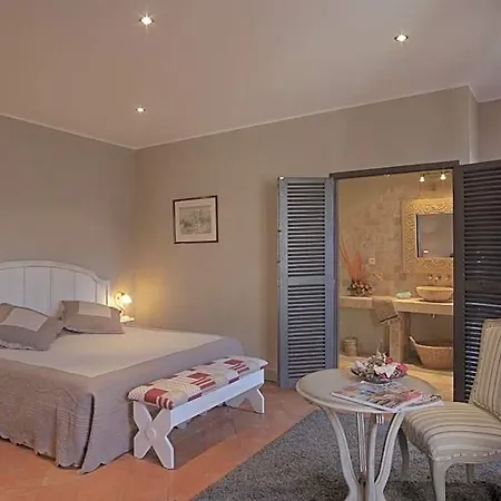 Demeure Du Pareur Bed & Breakfast 3*